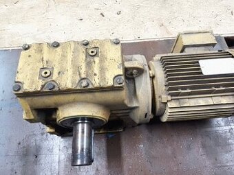Elektromotor s převodovkou
