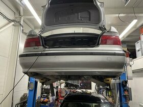 Prodám zadní nárazník bmw e39 v barvě Artik silver