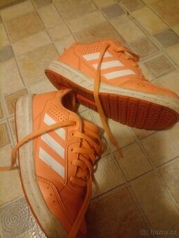 Tenisky polobotky Adidas vel. 30