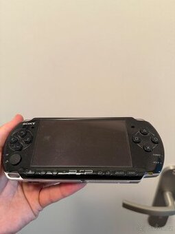 Sony PSP 3008 – plně funkční, s 2 hrami, pouzdrem a kab