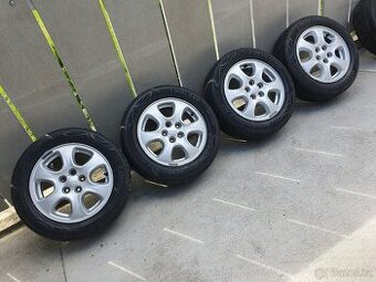 Alu Subaru 5x100 r15 pěkné pneumatiky