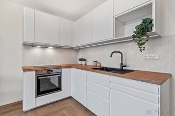 Prodej bytu 3+kk po rekonstrukci s balkonem, OV, Odolena Vod