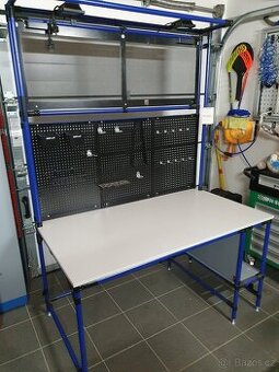 Pracovní stůl