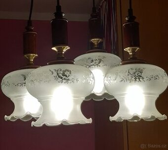 Lustr s visícími světly