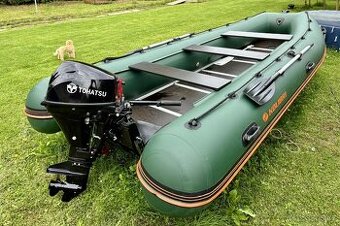 Člun s motorem