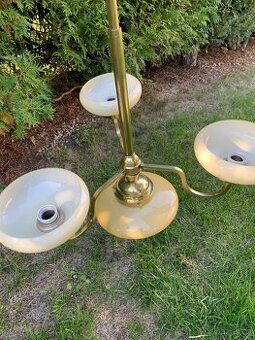 Dlouhý mosazný lustr