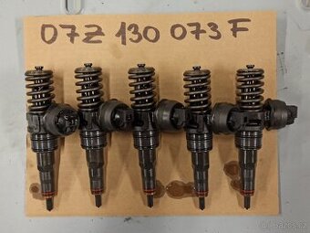 5x VSTŘIK - č. 07Z130073F – VW TOUAREG 2.5TDi 128KW BAC