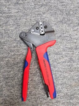 Krimpovací kleště Knipex.