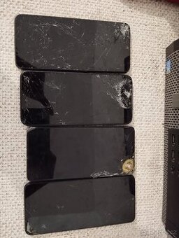 Mobily na náhradní dily