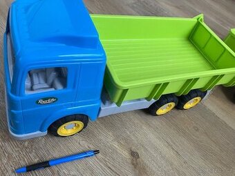 Nakladni auto s vleckou