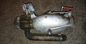 Kompletní motor JAWA pařez zachovalý nepoškozený