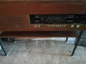 Staré rádio Tesla s gramofonem