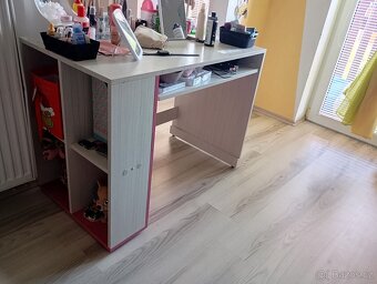 Dětský pokoj-psací stůl