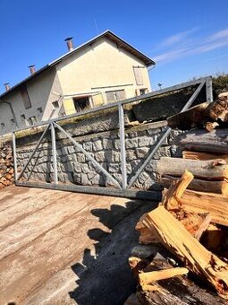 Samonosná posuvná brána