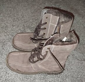 Prodám dámské zimní šněrovací boty s kožíškem uvnitř.