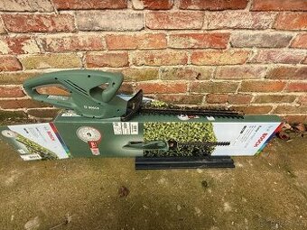 Křovinořez na živý plot Bosch EasyHedgeCut 18-45 (s baterií)