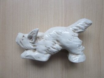 MALÁ SOŠKA - PES TERIÉR - GLAZOVANÁ KERAMIKA SE STÍNOVÁNÍM