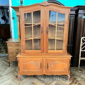 Vitrína chippendale dubová 4 dvířka, řezby