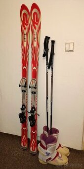 Sjezdové lyže Mach K2 153 cm + hůlky 110 cm + lyžáky vel. 38