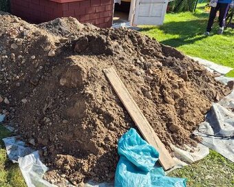 Navážka na vyrovnání terénu