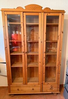 Vitrína, skříň dřevěná prosklená - masivní dřevo