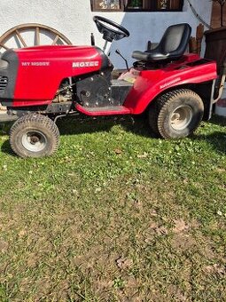 Nepojízdný zahradní sekací traktůrek