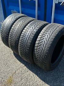 Zimní pneu 235/55 R17 103V Goodyear  5-5,5mm