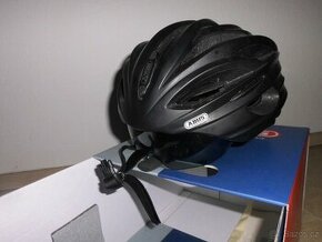 cyklistická helma s výsuvným vizorem - 1