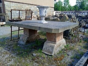 Stůl kamenný