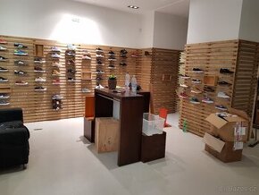 Stojany do prodejny