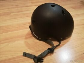 Přilba na kolo nebo skate