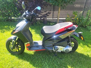 Aprilia SR Motard 125