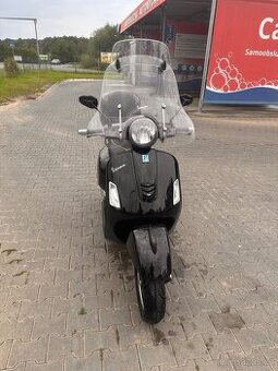 Prodám skútr Vespa GTS 300 - Super Sport
