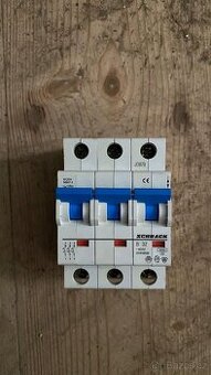 ✅ Jistič Schrack B32 / 3-pólový / 32A