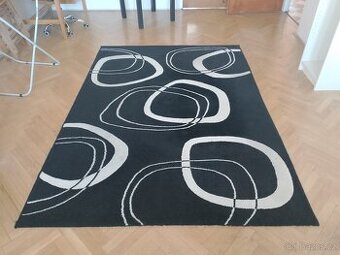 Prodám kusový koberec