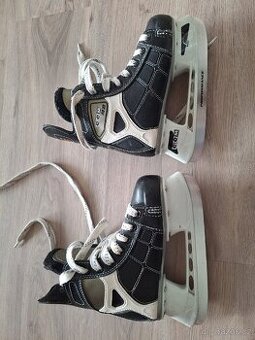 Prodám dětské zimní brusle CCM vel. 32