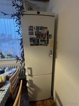 Lednice s mrazákem LIEBHERR 195 cm