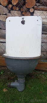 Litinová výlevka - umyvadlo, nálezový stav