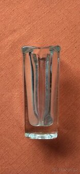 Váza - lisované sklo Jiří Zejmon Rosice 1969