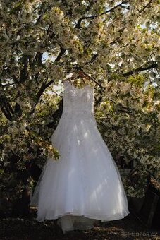 KRÁSNÉ ŠATY DO TANEČNÍCH - Brno