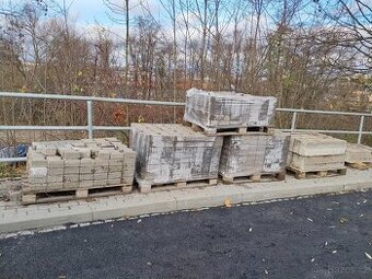 Dlažba zámková tl. 8cm + obrubníky