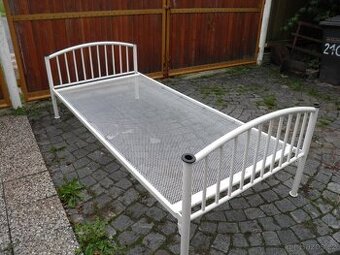 KVALITNÍ KOVOVÁ POSTEL