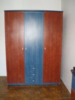Sestava nábytku - skříň s nástavbou, skříňka pod TV, stolky