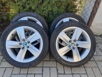 Alu kola Skoda 5x100 r16 7j et46 pneu 215/45/16