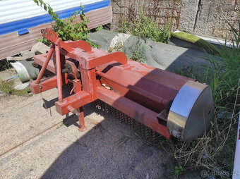 Zěmědělska technika vice stroju