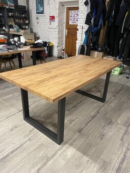 Dřevěný stůl s kovovýma nohama 1-2 ks