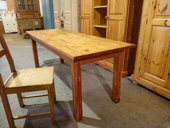 Selský jídelní stůl