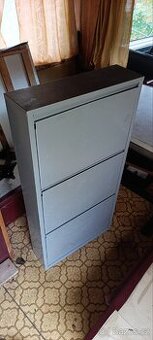 Kovový výklopný botník