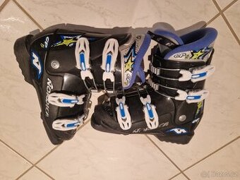 Lyžařské juniorské závodní boty Nordica 22,5 270mm skelet