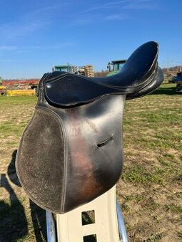 Anglické černé sedlo